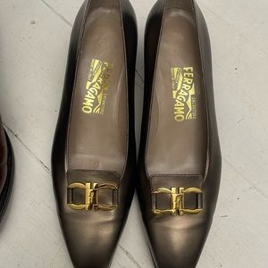 Salvatore Ferragamo Italy Ladies Bronze Metallic Leather Pumps Heels 10C